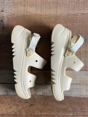 Crocs Platform Strappy Sandals 10
